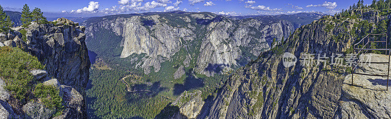 位于约塞米蒂国家公园(Yosemite National Park)的塔夫脱岬角(Taft Point)与冰川岬角(Glacier Point)非常相似，因为它提供了宽广的山谷视野，以及其他景点，如约塞米蒂瀑布(Yosemite Falls)和酋长岩(El Capitan)。加州。